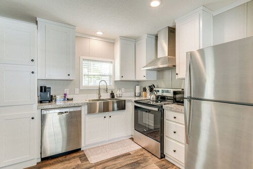 Sleek Home Near Downtown Lakeland w/ Yard!