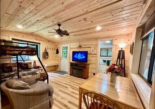 Camp Windy Dock: Brand New Hot Tub!