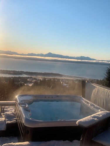 Spacious MILLION DOLLAR VIEW home w/ fitness room, hot tub in charming Homer
