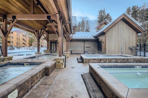 Family Friendly Retreat Short Walk to Lifts & Town