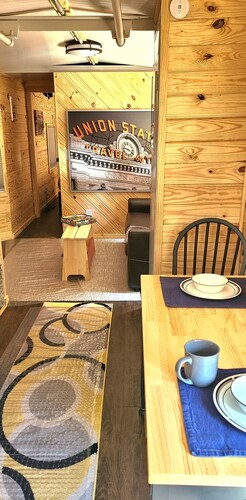 Authentic Train Caboose! Less than 5 minutes to Desoto Park, Falls, Mentone