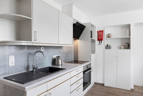 'Gästezimmer 1 mit Bad' mit Gemeinschaftsterrasse- und Küche für Zimmer 1&2, Wi-Fi & Klimaanlage