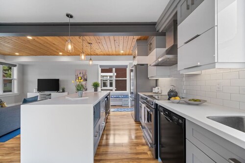 Trendy & Chic | Designed with Love near Downtown