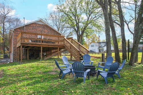 Spacious 4 BR/3 BA with Game Room