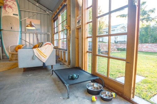 The Bail - Belmont/ Pet Friendly