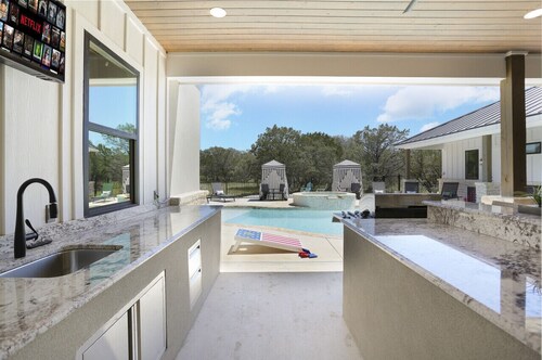 Movie Theater~Heated Pool-Hot Tub~Games~ Playground