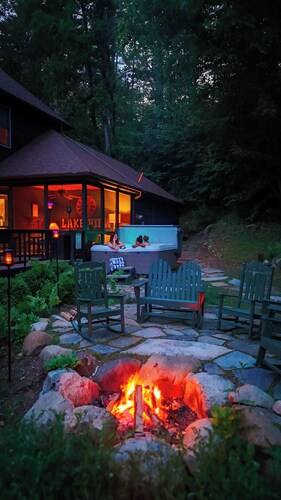 Lakeview Lodge|Hot Tub|9 Beds|Pet Friendly|Dock Slip|Lake Views|