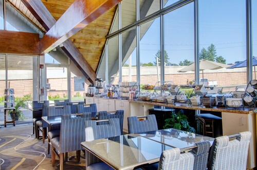 Plymouth Bay Inn and Suites