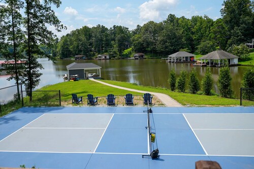 Hyco Pickle Pointe. Lakefront 4 bed 3 bath w/ private pickleball court