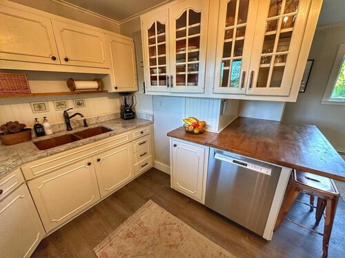 Sunrise Surprise spacious, great for entertaining