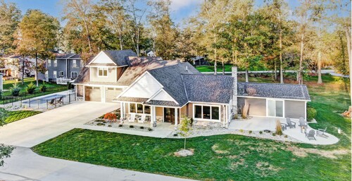Golf Course Home - Hot Tub, Seasonal Heated Pool, Putting Green, Dogs Welcome