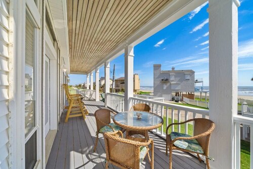 Beach House with Ocean Views, Just Steps from Sand