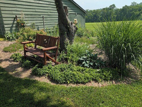 Charming 3-Bedroom Farmhouse in Scenic Pembroke, VA - Sleeps 8