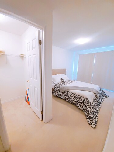 Cozy 3-BR Home | King | 75" TV | Close to Falls | Parking
