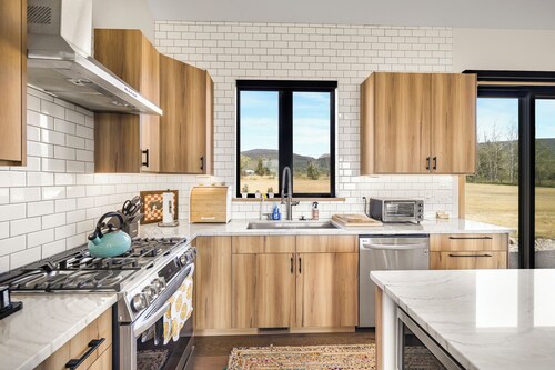 Victor Get Away, Timber frame house on 4.2 acres between Victor & Driggs