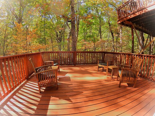 Charming Private Setting Tree House, Fully Immersed In Nature On 2+ Acres