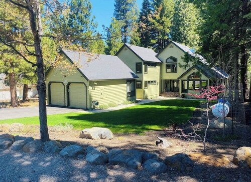 West Shore Country Club Cabin with a Golf Course View!!