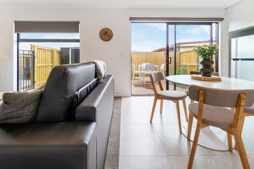 2BR Townhouse: Cosy, Close to City, Car Park