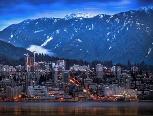 Floating retreat - unique & modern! Mins from the seabus & downtown Vancouver!