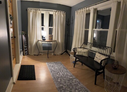 The Cozy Cottage in Crofton,NE 3+ bed, 1.5 bath has everything you need