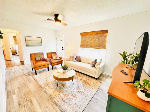 Charming 2-bedroom house in Ardmore with AC, WiFi. Enjoy your stay