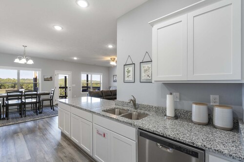 StoneBridge Escape – Sleeps 8!