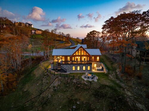 Unplug. Wander. Recharge – Luxury 6BR  Blue Ridge Cabin w/ Hot Tub