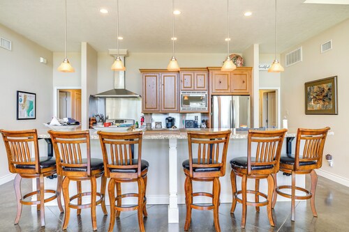 Franklin Home w/ Water Views: Outdoor Dining Area!