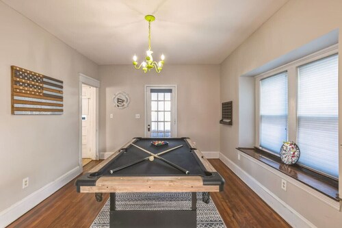 Large 3 bedroom with a Hot Tub!