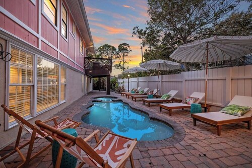 Steps 2 beach/Heated Pool/In and outdoor Game Room