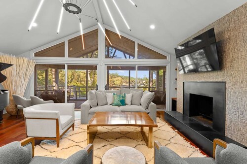 Modern Masterpiece by Avantstay Waterfront + Private Dock