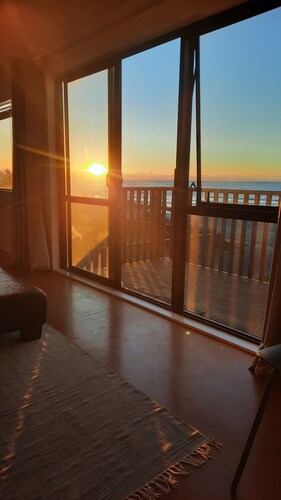 Sunset cottage Paekākāriki - sand, sea and sunsets
