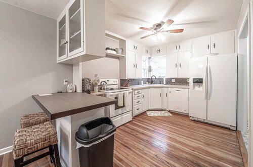 Western Reunion - 2BR 1BA - Clean, Quiet, Safe