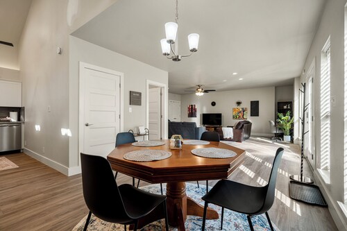 Turkey Mountain Bungalow - Walk to the Trails