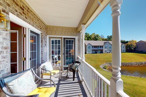 Spacious home w/shared pool, tennis & basketball courts.