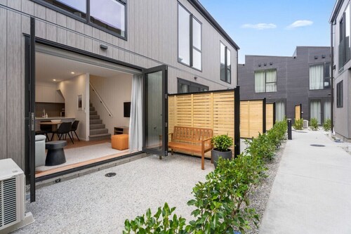 Skippers Rest | Near Coronet & QT Central