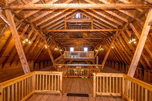 Whispering Waters Farmhouse/Barn