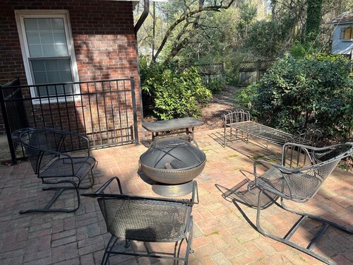 Spacious Historic Manor with Chef's Kitchen • Horse-Friendly