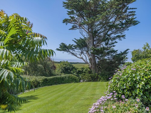 6 bedroom accommodation in Kingsbridge