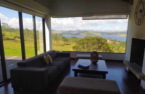 Represa del Sisga, 3-bedroom country house.