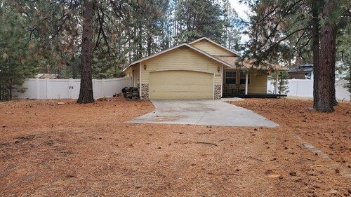 Peaceful 3-bedroom house in the country with WiFi in Bend