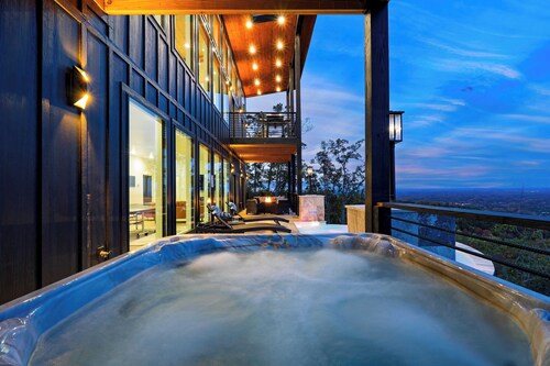 Infinity Pool, Hot Tub, Game Room, Panoramic Views Whiskey Ridge by Avantstay