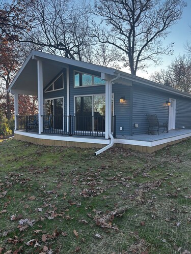 Brand New, Cozy 2-bdrm cottage with 2.5 baths & 3 beds
Minutes from Lake Geneva