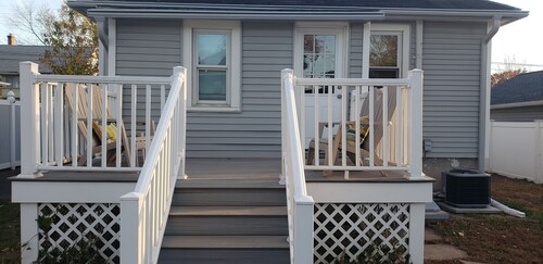 Cozy & Peaceful - gated yard, enclosed porch