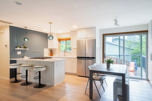 Suburban Oasis w/ Hot Tub, Fitness Room, and Office in Serene Bothell