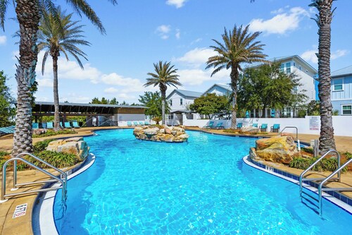Back to the Beach by Avantstay Golf Cart & Bikes Included, Pool Access