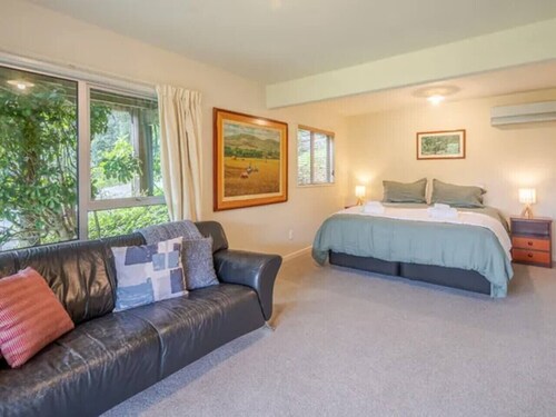 Akaroa Oceanview Home