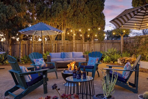 Hummingbird Haven by Avantstay Dog-friendly, Near the Beach, Huge Yard+hot Tub
