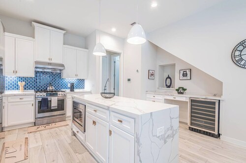 Charming 3-Bedroom Luxury Home 5Min -> Downtown, NRG and Medical Center.