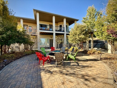 Entire Scenic Views Estate, Gorgeous 6 Bdrm, 5.5 Bath, Local Golfing 50% Off!